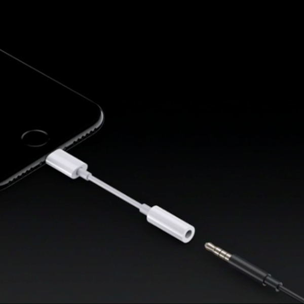 iPhone lightning headphone adapter